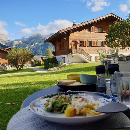 Chalet Spitzhorn - Your Peak Getaway - Private Terrasse & Gratis Parkplatz Gsteig Exterior photo